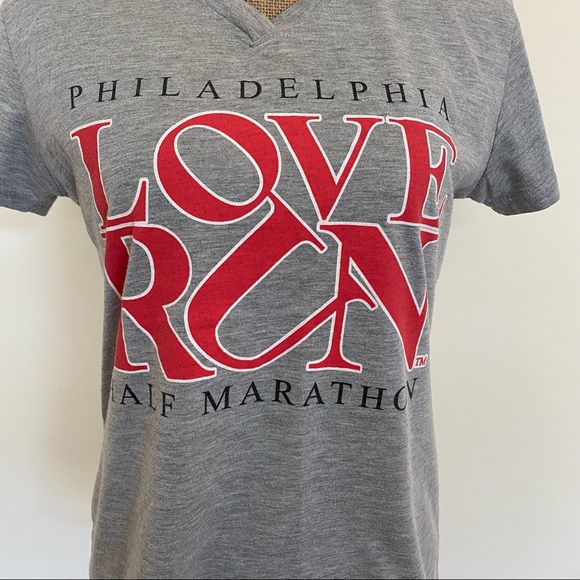 Alanic Love Run Philadelphia Half Marathon Grey V Neck Cotton Tee Shirt Top - Picture 1 of 4
